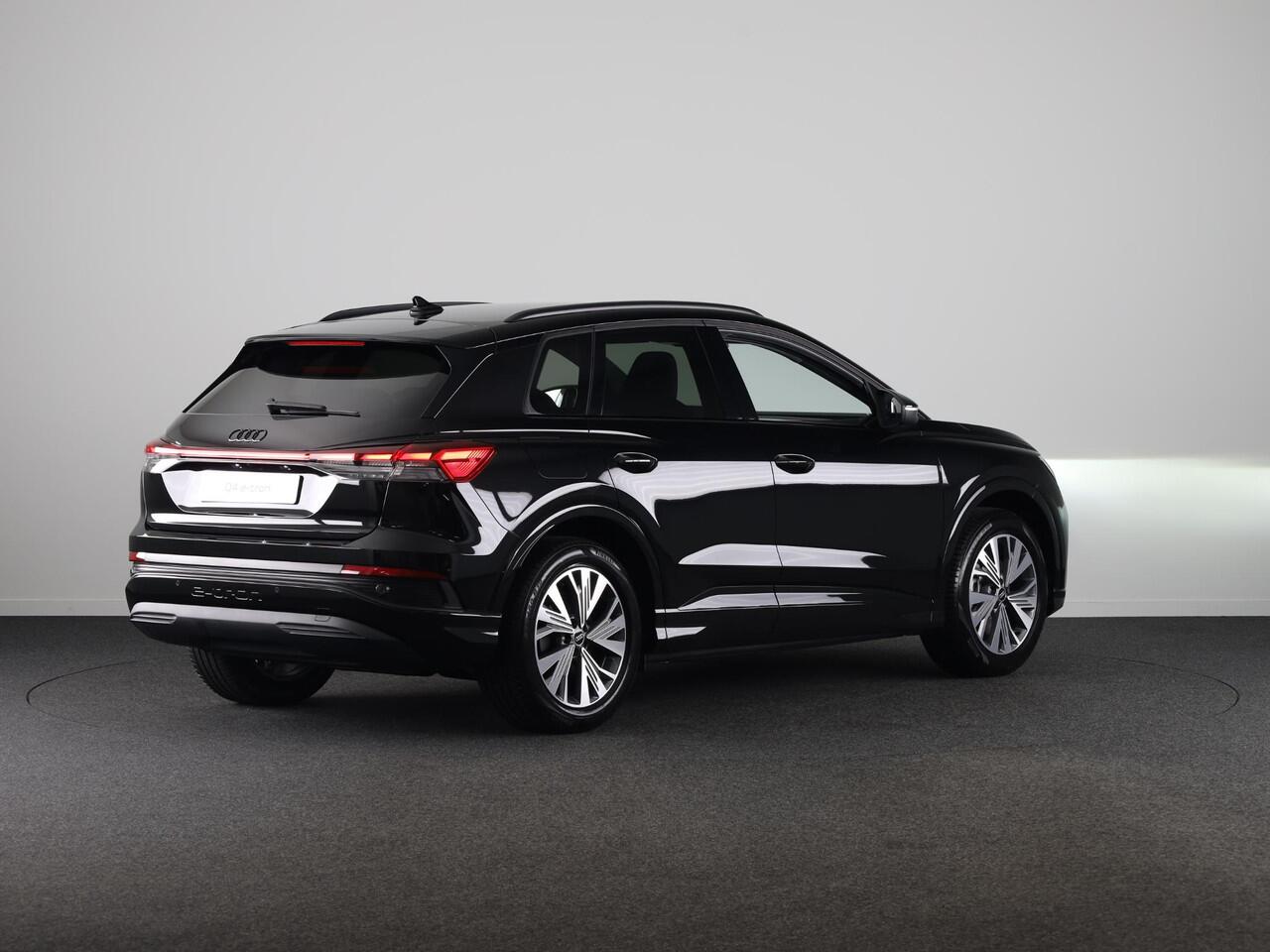 Audi Q4 e-tron 40 Advanced edition 63 kWh 204pk | Achteruitrijcamera | Assistentiepakket plus | Optiekpakket zwart plus | Privacy glas | Adaptive cruise control |