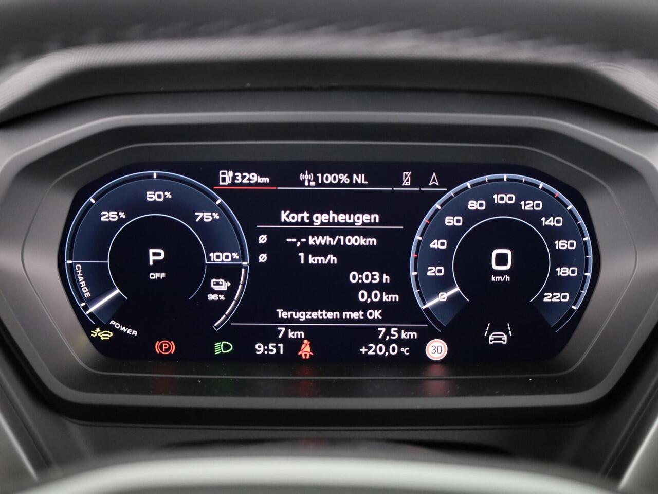 Audi Q4 e-tron 40 Advanced edition 63 kWh 204pk | Achteruitrijcamera | Assistentiepakket plus | Optiekpakket zwart plus | Privacy glas | Adaptive cruise control |