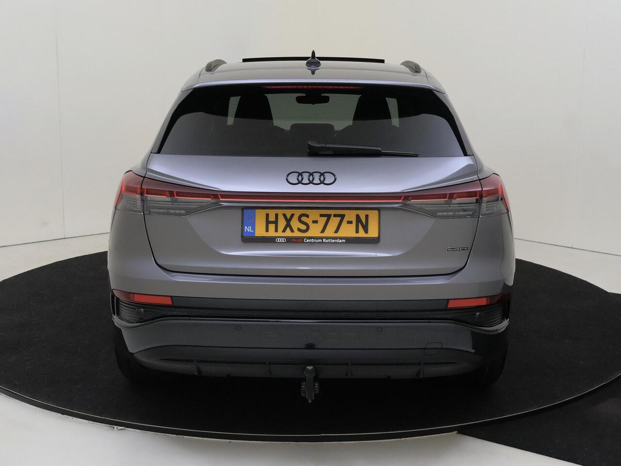 Audi Q4 e-tron 45 quattro S Edition 82 kWh | Panoramadak | 20 inch LM velgen | Achteruitrijcamera | Matrix | navigatie