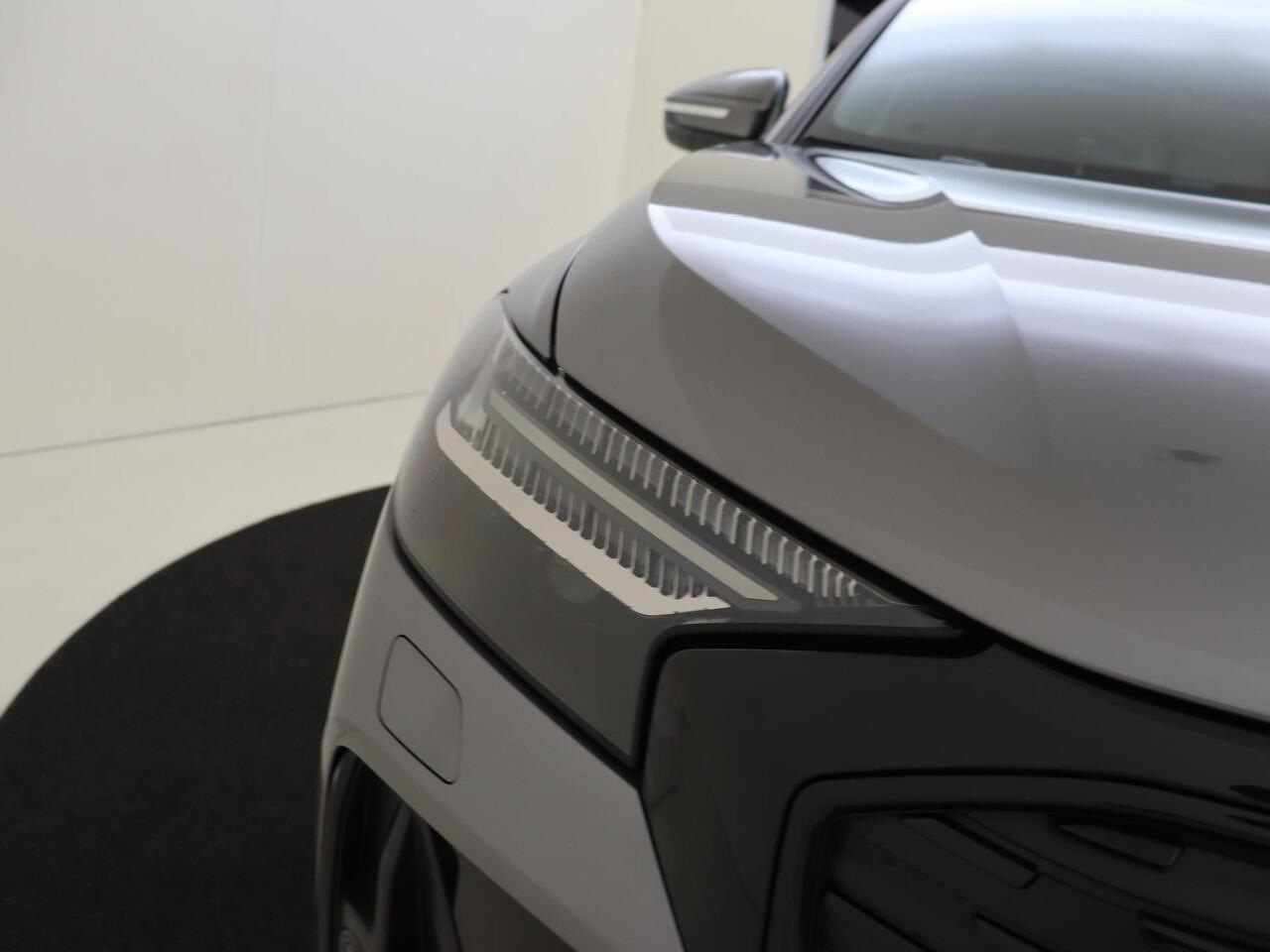 Audi Q4 e-tron 45 quattro S Edition 82 kWh | Panoramadak | 20 inch LM velgen | Achteruitrijcamera | Matrix | navigatie