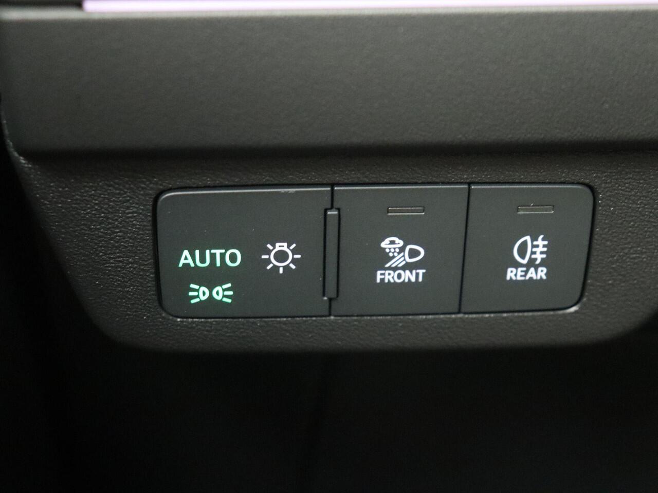 Audi Q4 e-tron 45 quattro Advanced edition 82 kWh | Achteruitrijcamera | LED Matrix | Stoelverwarming | Navigatie | Adaptieve cruise control | CarPlay | Elektrische achterklep |