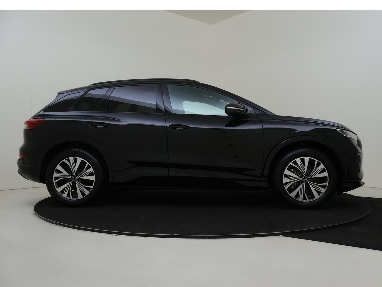 Audi Q4 e-tron 45 quattro Advanced edition 82 kWh | Achteruitrijcamera | LED Matrix | Stoelverwarming | Navigatie | Adaptieve cruise control | CarPlay | Elektrische achterklep |