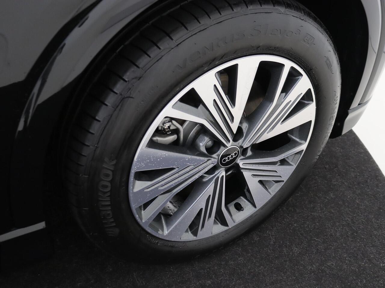 Audi Q4 e-tron 45 quattro Advanced edition 82 kWh | Achteruitrijcamera | LED Matrix | Stoelverwarming | Navigatie | Adaptieve cruise control | CarPlay | Elektrische achterklep |