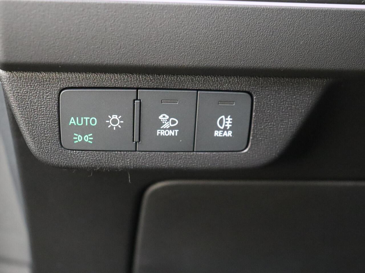 Audi Q4 e-tron 45 quattro Advanced edition 82 kWh | Achteruitrijcamera | LED Matrix | Stoelverwarming | Navigatie | Adaptieve cruise control | CarPlay | Elektrische achterklep |