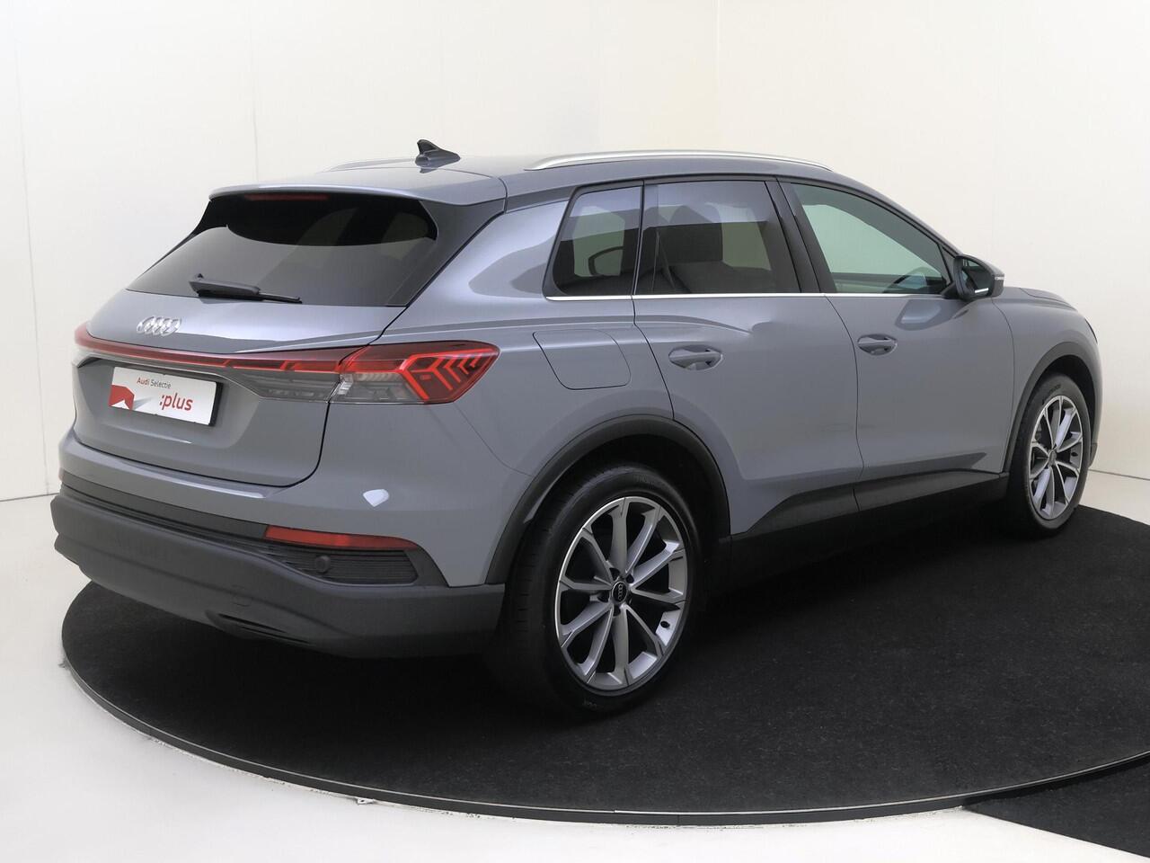 Audi Q4 e-tron 45 Advanced edition 82 kWh | Trekhaak | Adaptieve cruise control | Navigatie Plus | Keyless | Stoelverwarming | 3-zone airco | CarPlay |