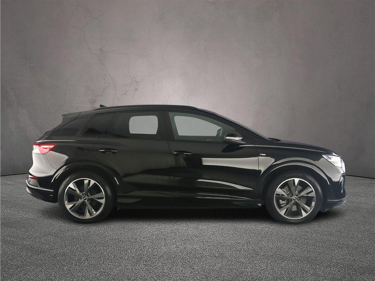 Audi Q4 e-tron 45 quattro S Edition 82 kWh | Camera | Matrix | ACC | Carplay | Audi sound | Parkeerhulp plus |