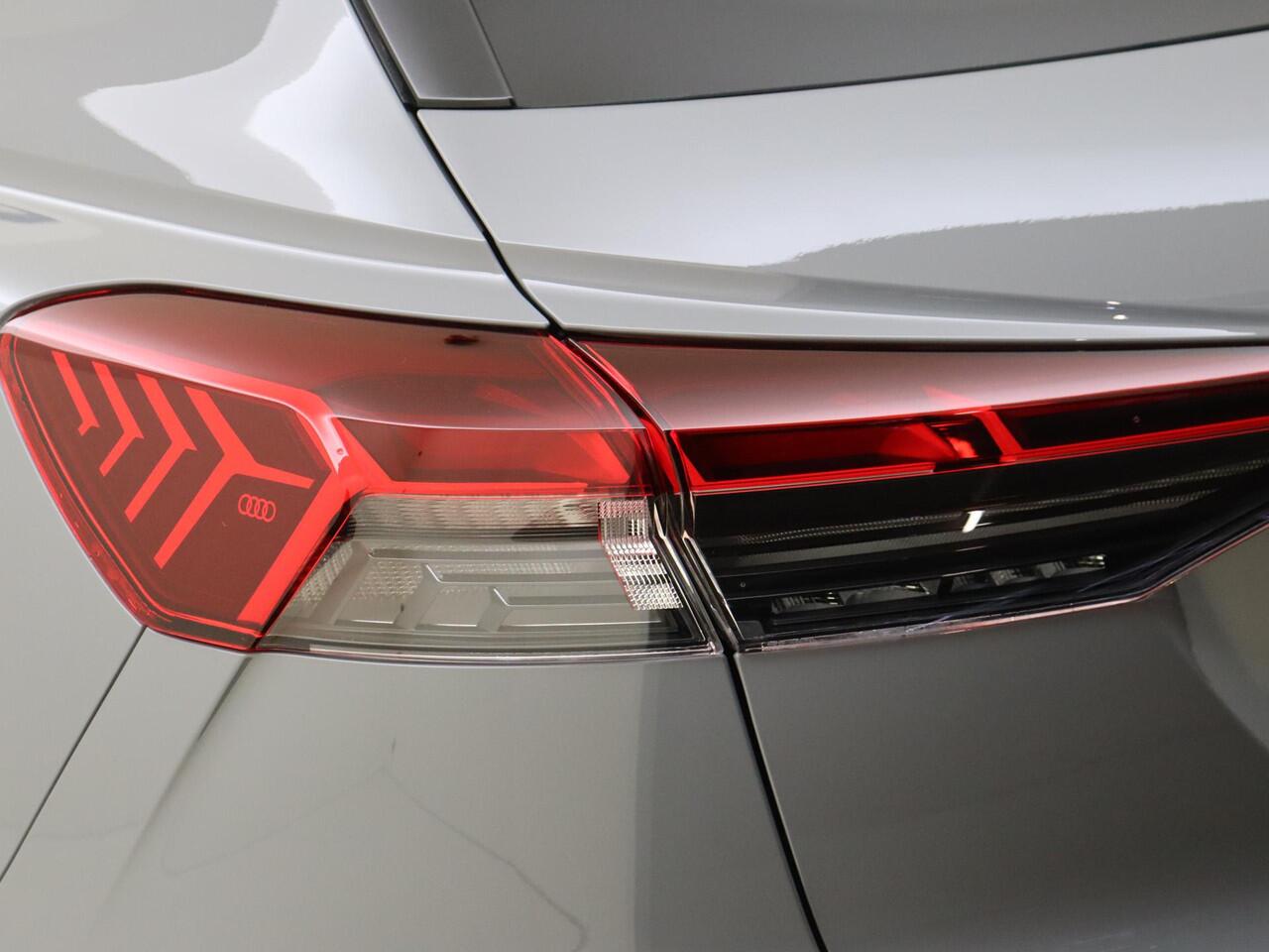 Audi Q4 e-tron 45 Advanced edition 82 kWh | Trekhaak | Adaptieve cruise control | Navigatie Plus | Keyless | Stoelverwarming | 3-zone airco | CarPlay |