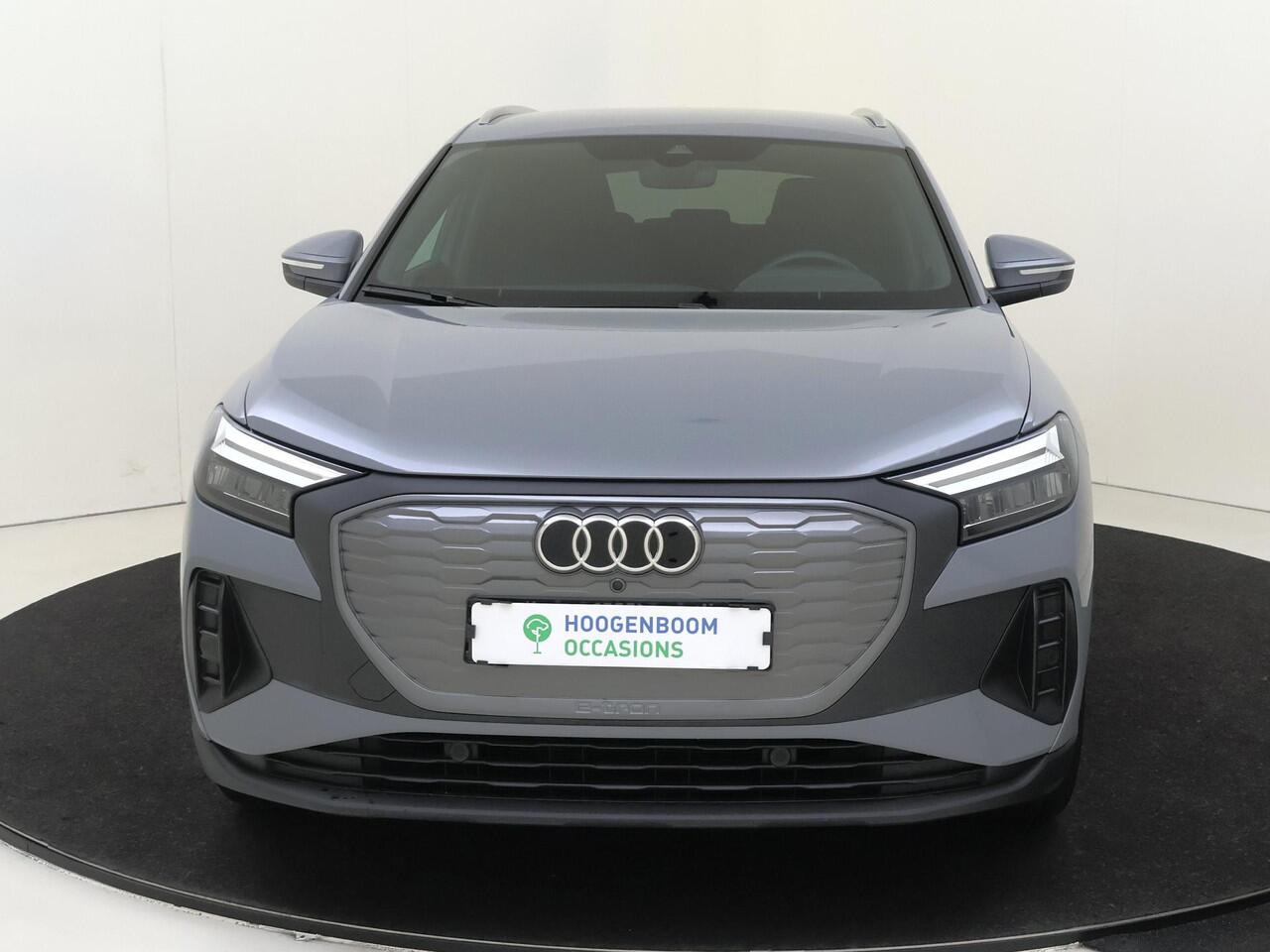 Audi Q4 e-tron 45 Advanced edition 82 kWh | SoH 100% | Trekhaak | 3-zone airco | Keyless | Adaptieve cruise control | Parkeersensoren | CarPlay | Navigatie | Stoelverwarming |