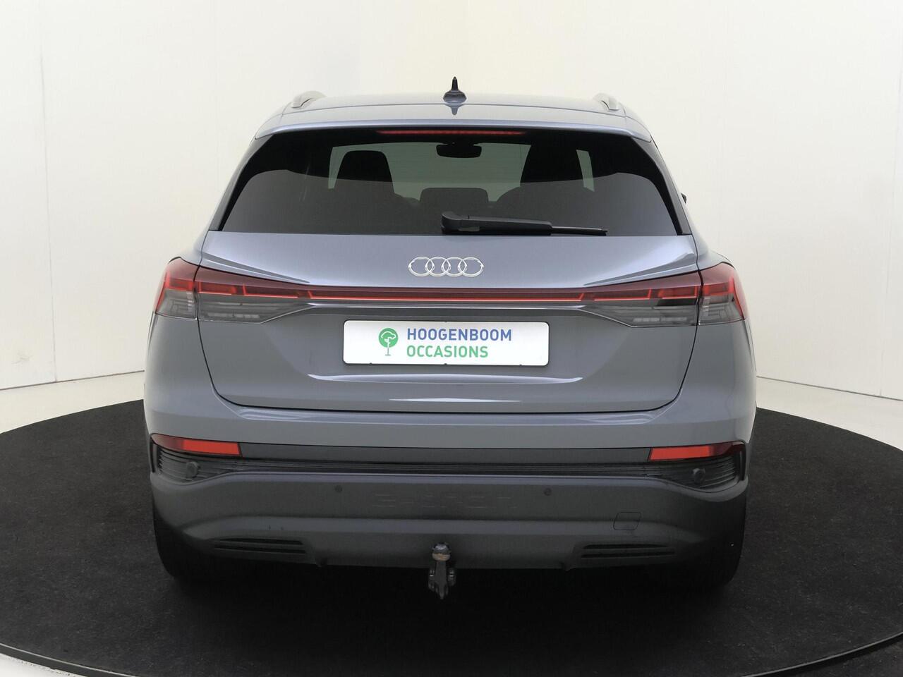 Audi Q4 e-tron 45 Advanced edition 82 kWh | SoH 100% | Trekhaak | 3-zone airco | Keyless | Adaptieve cruise control | Parkeersensoren | CarPlay | Navigatie | Stoelverwarming |