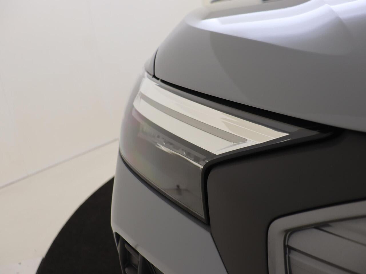 Audi Q4 e-tron 45 Advanced edition 82 kWh | Trekhaak | 3-zone airco | Parkeersensoren | Adaptieve cruise control | Keyless | Stoelverwarming | CarPlay | Navigatie |