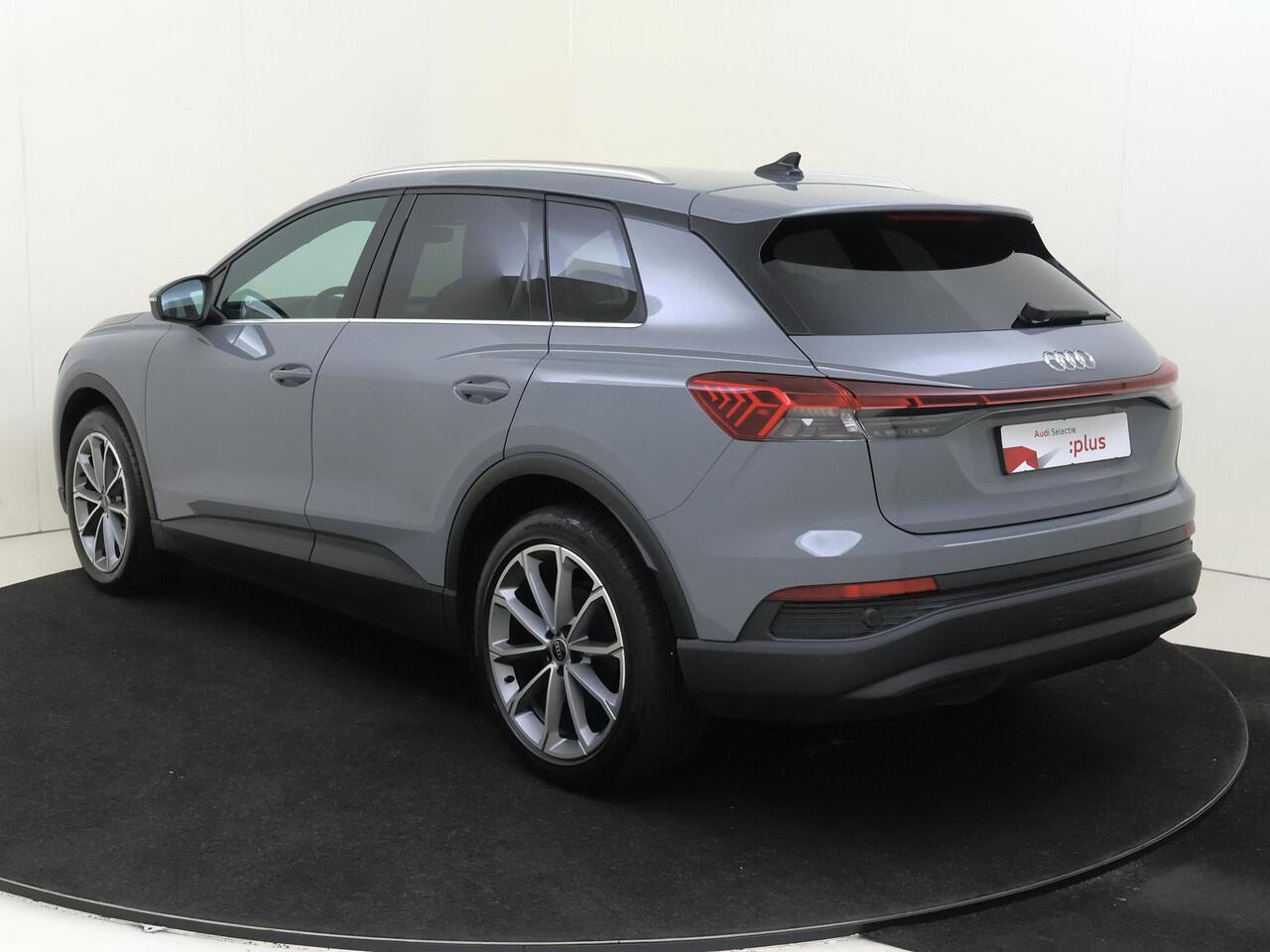 Audi Q4 e-tron 45 Advanced edition 82 kWh | Trekhaak | 3-zone airco | Parkeersensoren | Adaptieve cruise control | Keyless | Stoelverwarming | CarPlay | Navigatie |