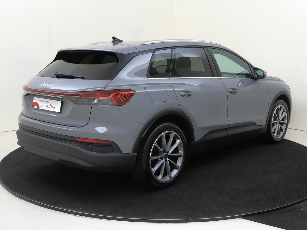 Audi Q4 e-tron 45 Advanced edition 82 kWh | Trekhaak | 3-zone airco | Parkeersensoren | Adaptieve cruise control | Keyless | Stoelverwarming | CarPlay | Navigatie |