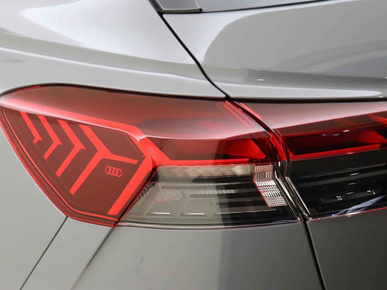 Audi Q4 e-tron 45 quattro Advanced edition 82 kWh | Trekhaak | 360 camera | 3-zone airco | Adaptieve cruise control | Dodehoek detectie | Stoelverwarming | CarPlay | Navigatie |