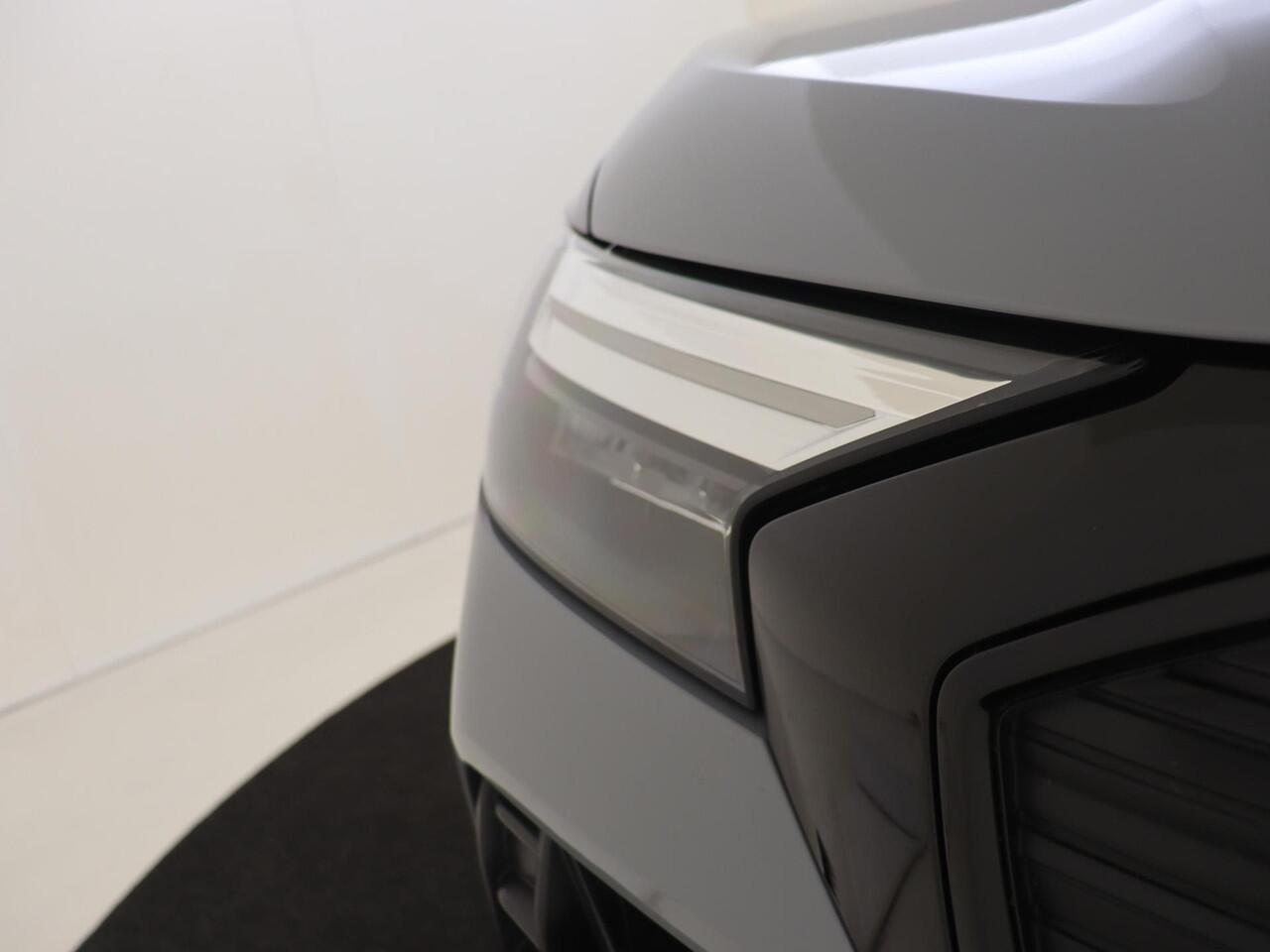 Audi Q4 e-tron 45 quattro Advanced edition 82 kWh | Trekhaak | 360 camera | 3-zone airco | Adaptieve cruise control | Dodehoek detectie | Stoelverwarming | CarPlay | Navigatie |