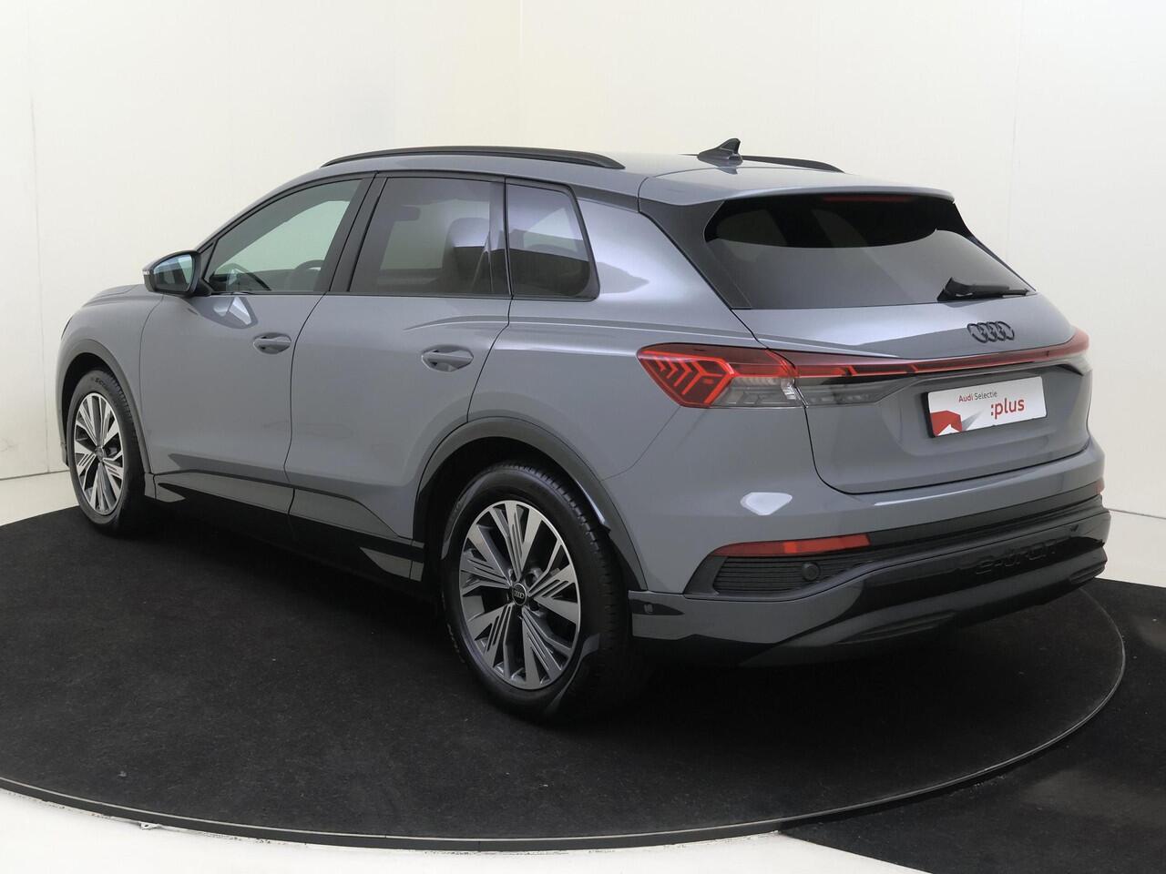 Audi Q4 e-tron 45 quattro Advanced edition 82 kWh | Trekhaak | 360 camera | 3-zone airco | Adaptieve cruise control | Dodehoek detectie | Stoelverwarming | CarPlay | Navigatie |