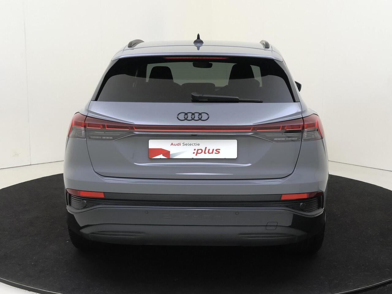 Audi Q4 e-tron 45 quattro Advanced edition 82 kWh | Trekhaak | 360 camera | 3-zone airco | Adaptieve cruise control | Dodehoek detectie | Stoelverwarming | CarPlay | Navigatie |