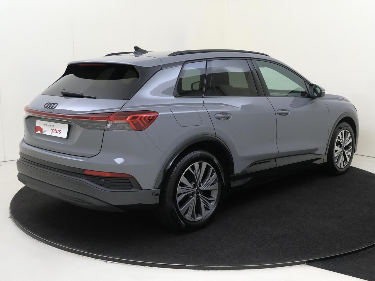 Audi Q4 e-tron 45 quattro Advanced edition 82 kWh | Trekhaak | 360 camera | 3-zone airco | Adaptieve cruise control | Dodehoek detectie | Stoelverwarming | CarPlay | Navigatie |