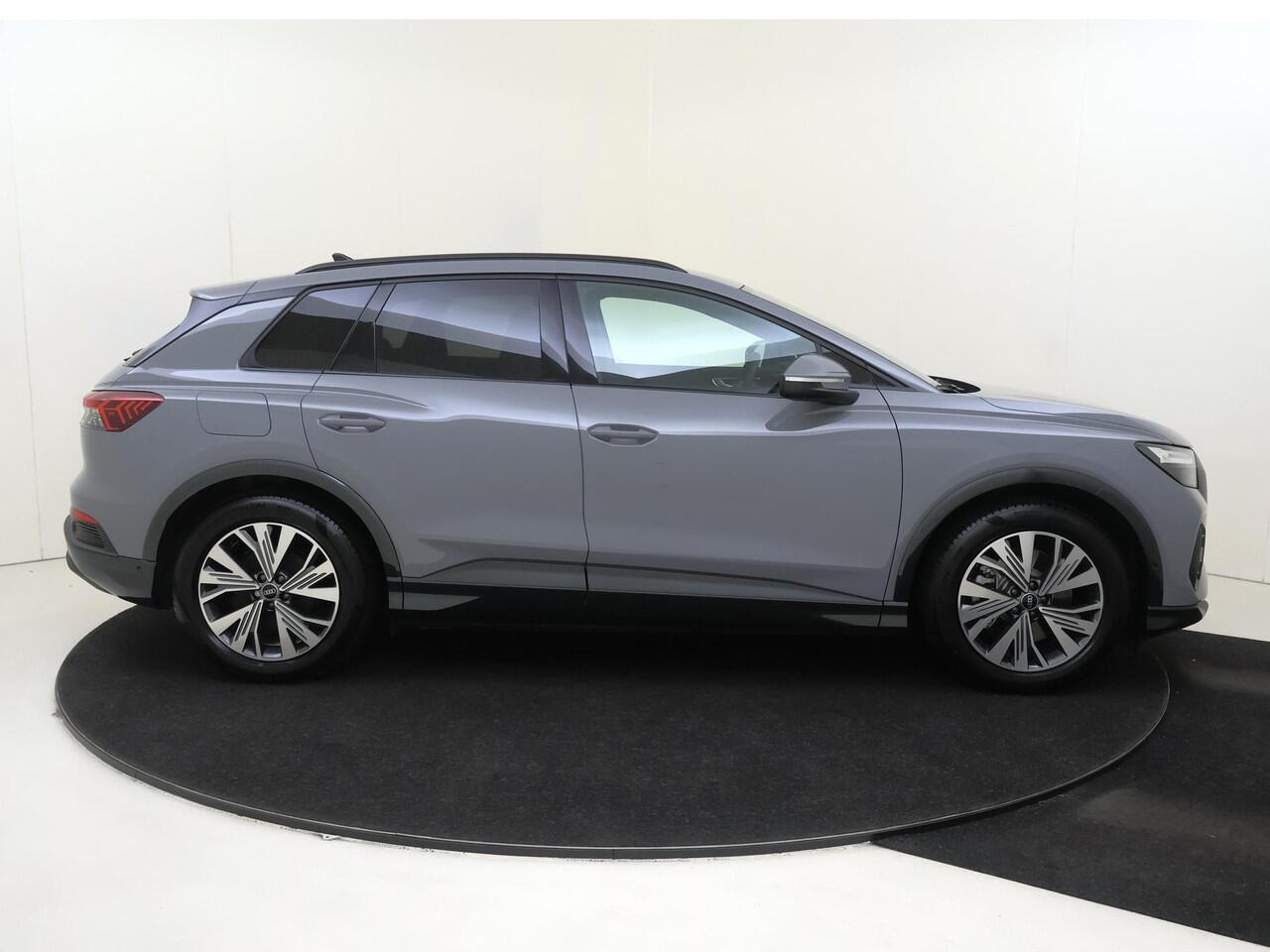 Audi Q4 e-tron 45 quattro Advanced edition 82 kWh | Trekhaak | 360 camera | 3-zone airco | Adaptieve cruise control | Dodehoek detectie | Stoelverwarming | CarPlay | Navigatie |