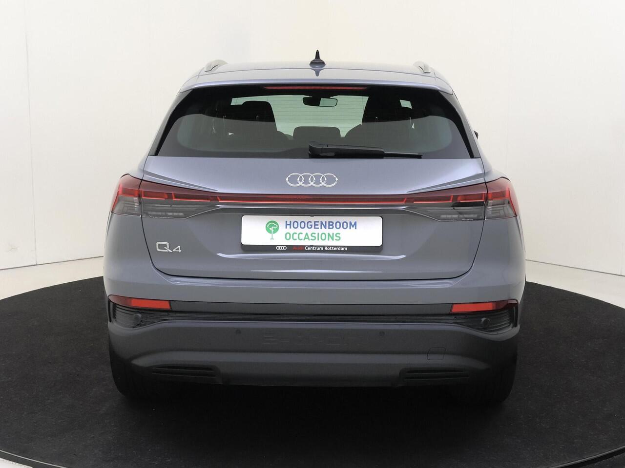 Audi Q4 e-tron 45 quattro Advanced edition 82 kWh | Trekhaak | Adaptieve cruise control | Navigatie Plus | Keyless | Stoelverwarming | 3-zone airco | Elektrische achterklep | CarPlay |