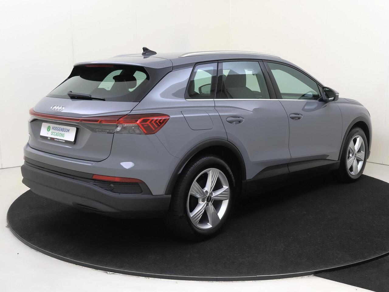 Audi Q4 e-tron 45 quattro Advanced edition 82 kWh | Trekhaak | Adaptieve cruise control | Navigatie Plus | Keyless | Stoelverwarming | 3-zone airco | Elektrische achterklep | CarPlay |