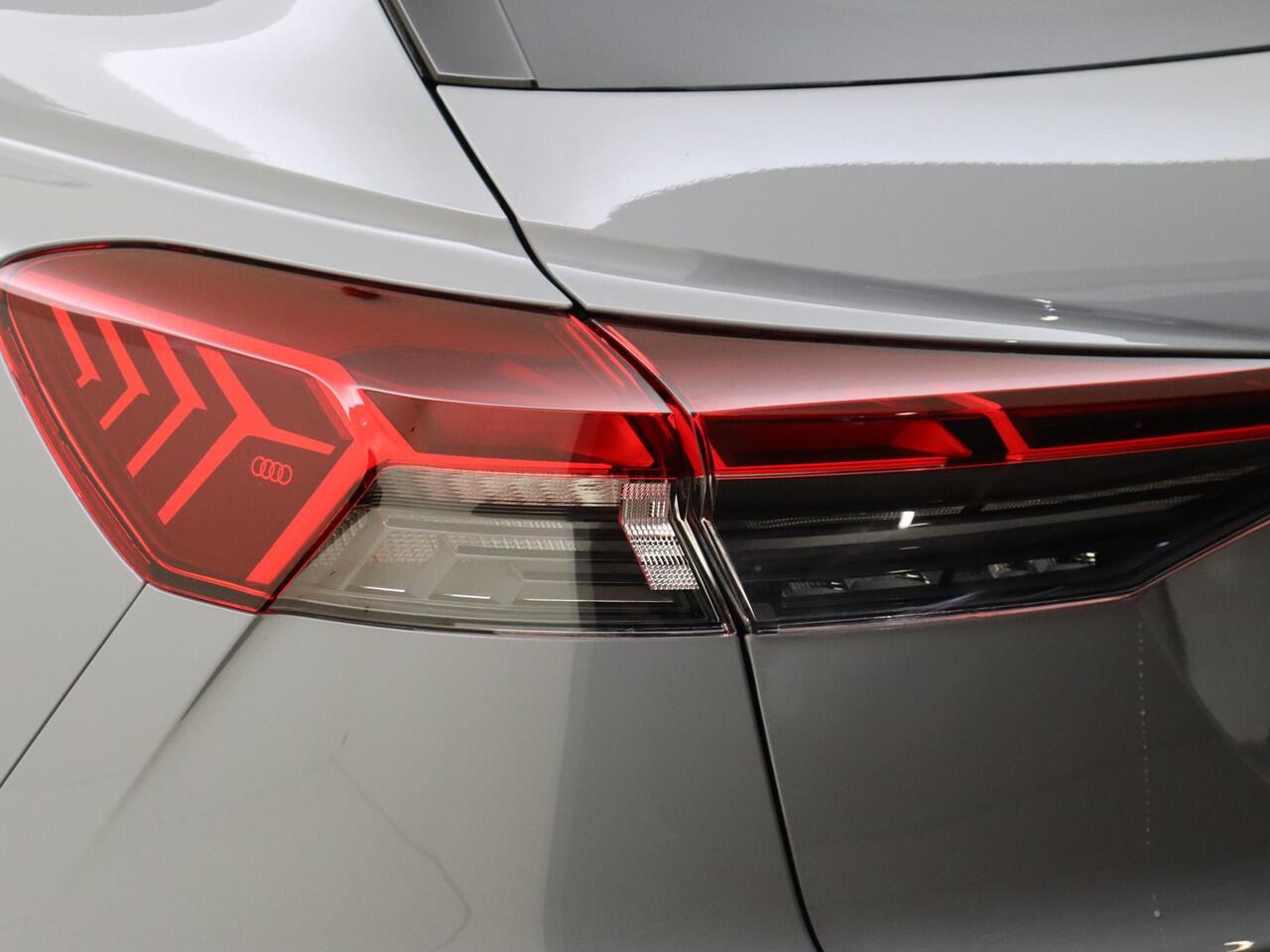 Audi Q4 e-tron 40 Advanced edition 63 kWh | Trekhaak | 3-zone airco | Keyless | Parkeersensoren | Adaptieve cruise control | CarPlay | Navigatie |