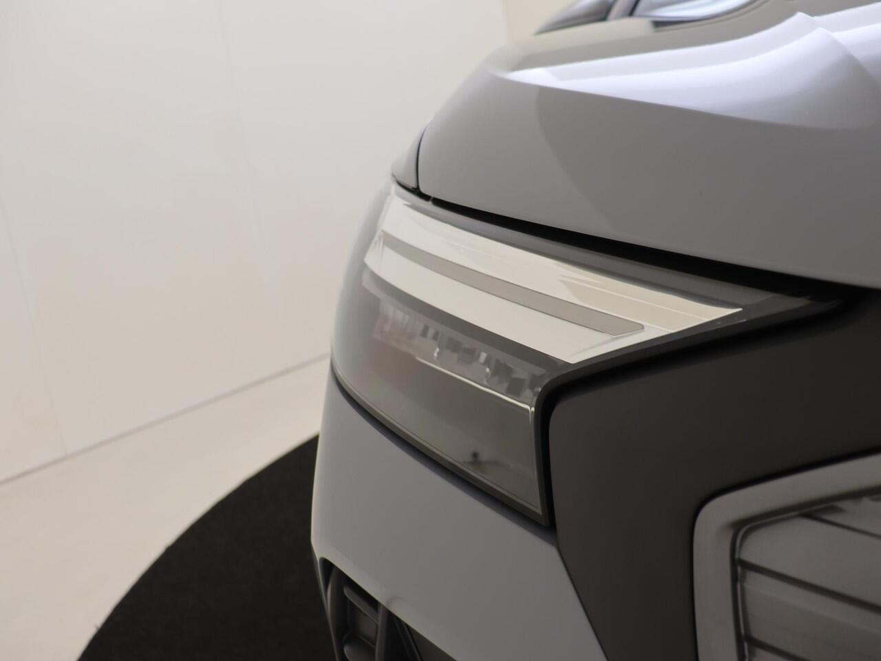 Audi Q4 e-tron 40 Advanced edition 63 kWh | Trekhaak | 3-zone airco | Keyless | Parkeersensoren | Adaptieve cruise control | CarPlay | Navigatie |