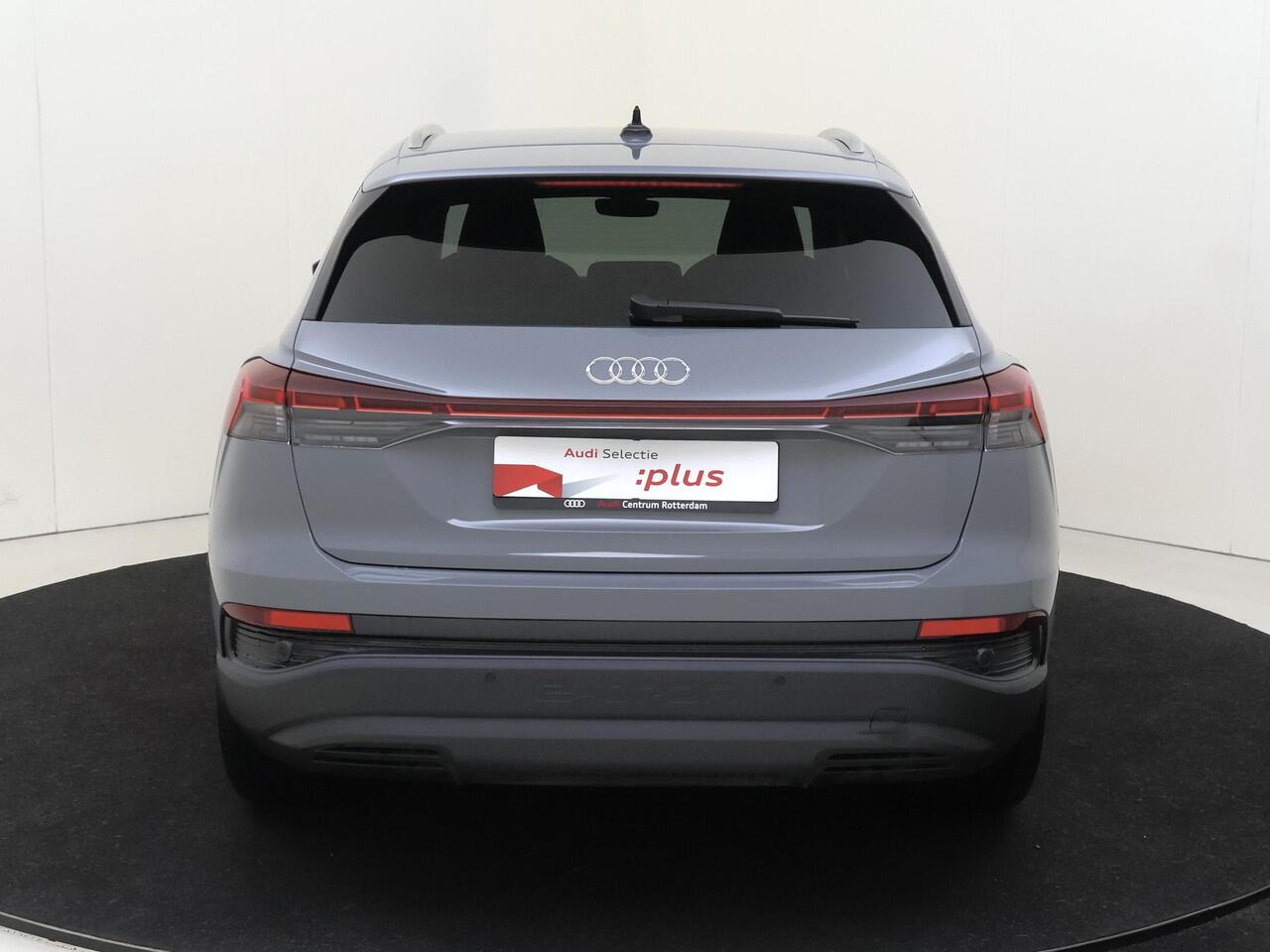 Audi Q4 e-tron 40 Advanced edition 63 kWh | Trekhaak | 3-zone airco | Keyless | Parkeersensoren | Adaptieve cruise control | CarPlay | Navigatie |