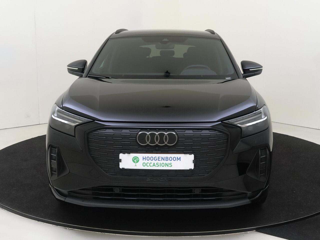 Audi Q4 e-tron 45 quattro Advanced edition 82 kWh | Achteruitrijcamera | LED matrix verlichting | Stoelverwarming | Navigatie Plus | Adaptieve cruise control | CarPlay | Elektrische achterklep |