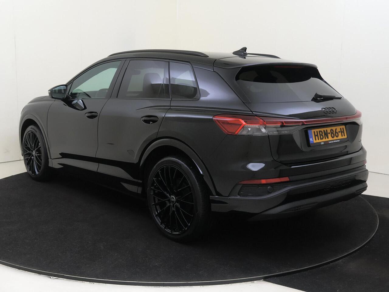 Audi Q4 e-tron 45 quattro Advanced edition 82 kWh | Achteruitrijcamera | LED matrix verlichting | Stoelverwarming | Navigatie Plus | Adaptieve cruise control | CarPlay | Elektrische achterklep |