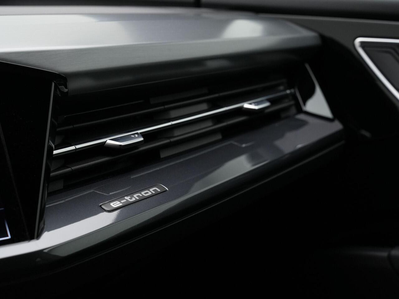 Audi Q4 e-tron 45 Quattro S Edition 82 kWh 286 pk / S-Line | Panoramadak | Matrix LED | Stoelverwarming | Navigatie