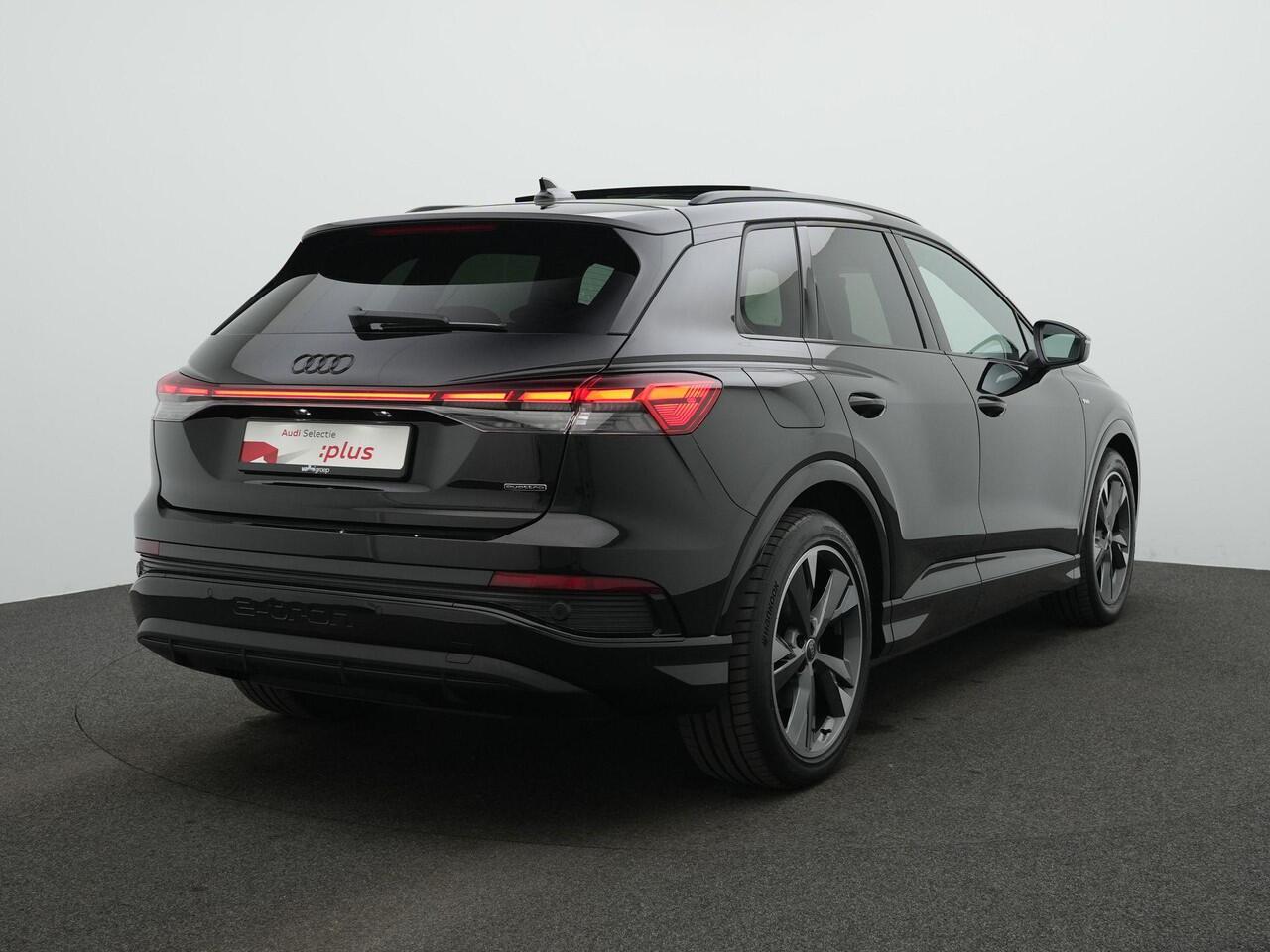 Audi Q4 e-tron 45 Quattro S Edition 82 kWh 286 pk / S-Line | Panoramadak | Matrix LED | Stoelverwarming | Navigatie