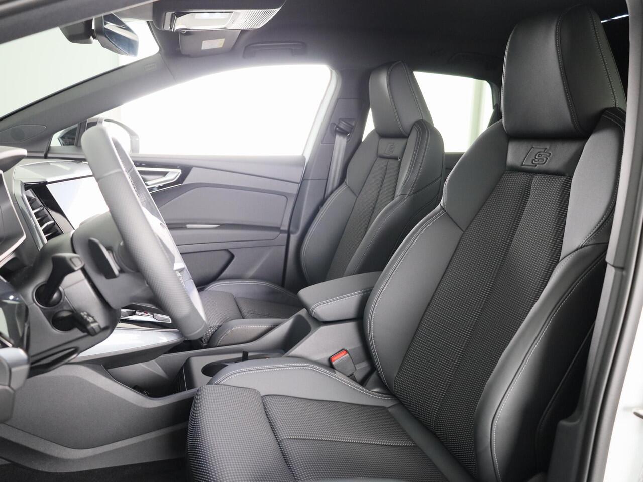 Audi Q4 e-tron 45 S edition Competition e-tron 82 kWh 286 pk | Assistentiepakket plus | Comfortpakket plus | Ambient verlichting | Optiekpakket zwart plus |