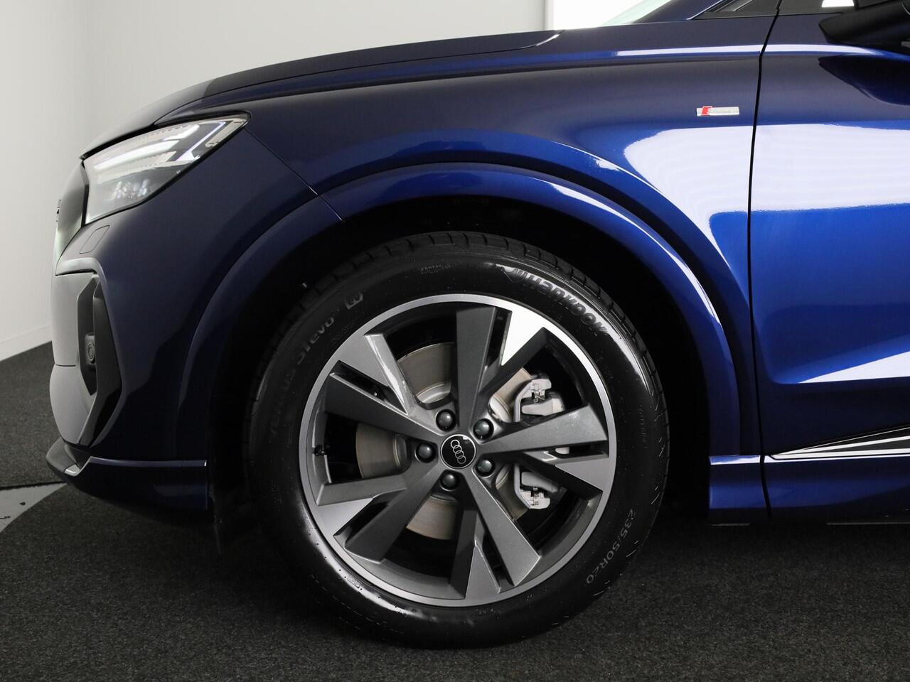 Audi Q4 e-tron 45 S edition Competition 82 kWh 286 pk | Assistentiepakket plus | Comfortpakket plus | Glazen panoramadak | Ambient lichtpakket |