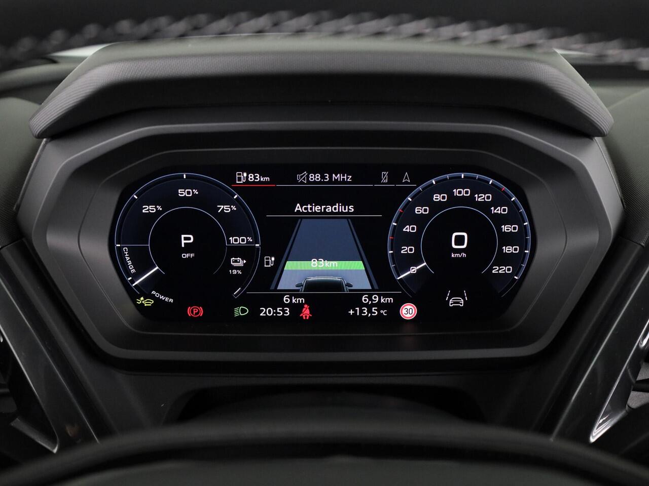 Audi Q4 e-tron 45 S edition Competition 82 kWh 286 pk | Assistentiepakket plus | Comfortpakket plus | Glazen panoramadak | Ambient lichtpakket |