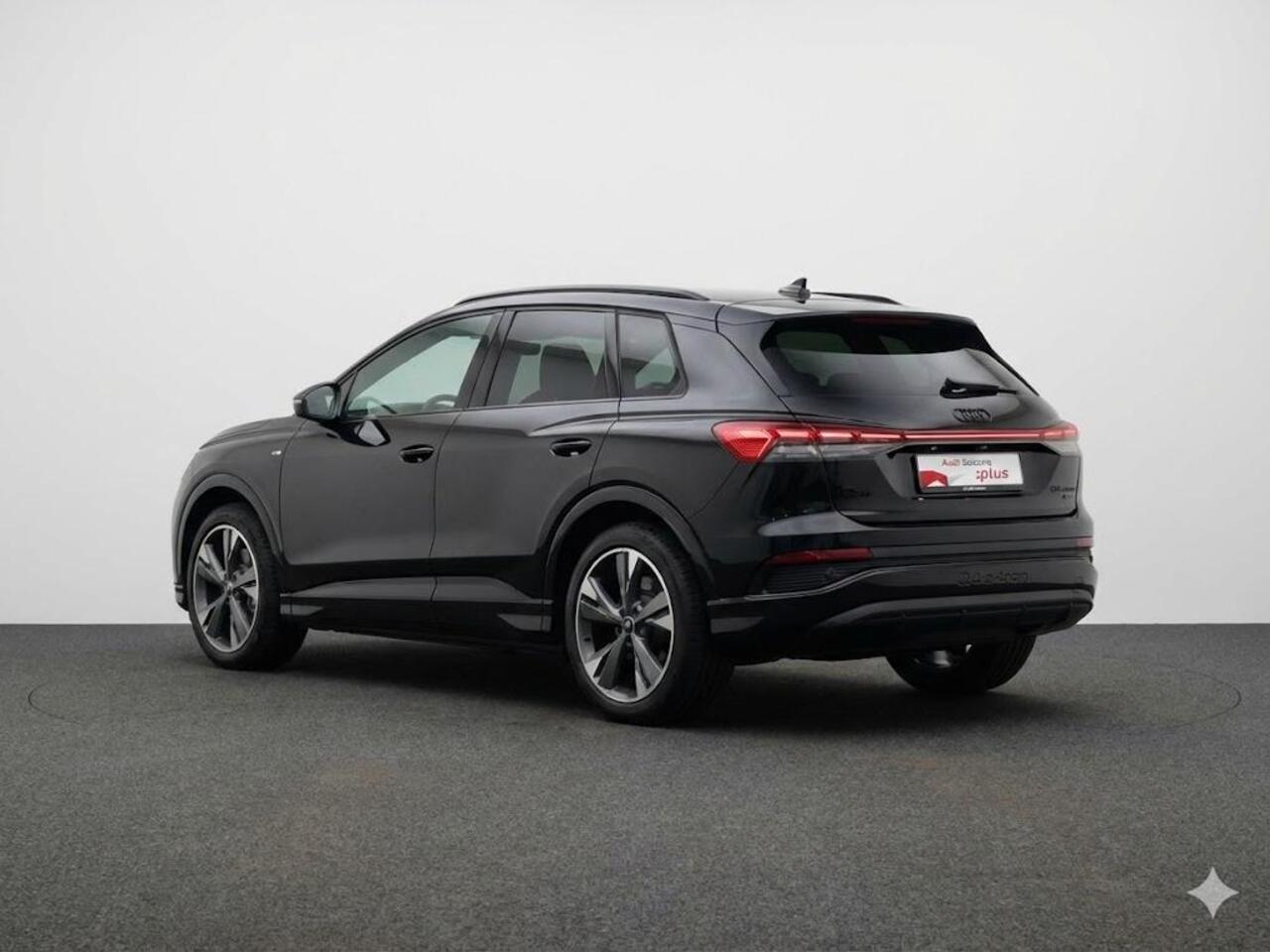 Audi Q4 e-tron 45 quattro S Edition 82 kWh 286pk | Panoramadak | Elektrisch verstelbare stoelen | 20 inch Lichtmetalen velgen | Adaptieve cruise controle