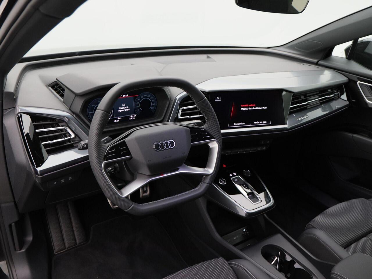 Audi Q4 e-tron 45 quattro S Edition Competition | 286 Pk | Privacy glas | 21 inch | Ambiente verlichting | Zwart optiek |