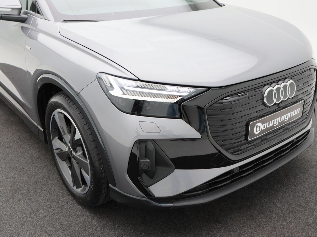 Audi Q4 e-tron S edition Competition 45 | 286 Pk | 20 inch | Privacyglas | Matrix Led | Assistentiepakket plus |