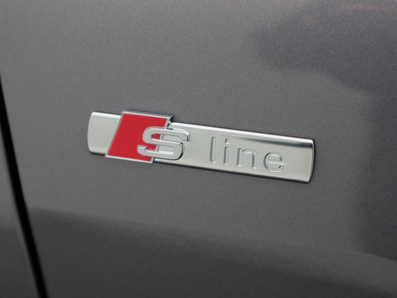 Audi Q4 e-tron S edition Competition 45 | 286 Pk | 20 inch | Privacyglas | Matrix Led | Assistentiepakket plus |