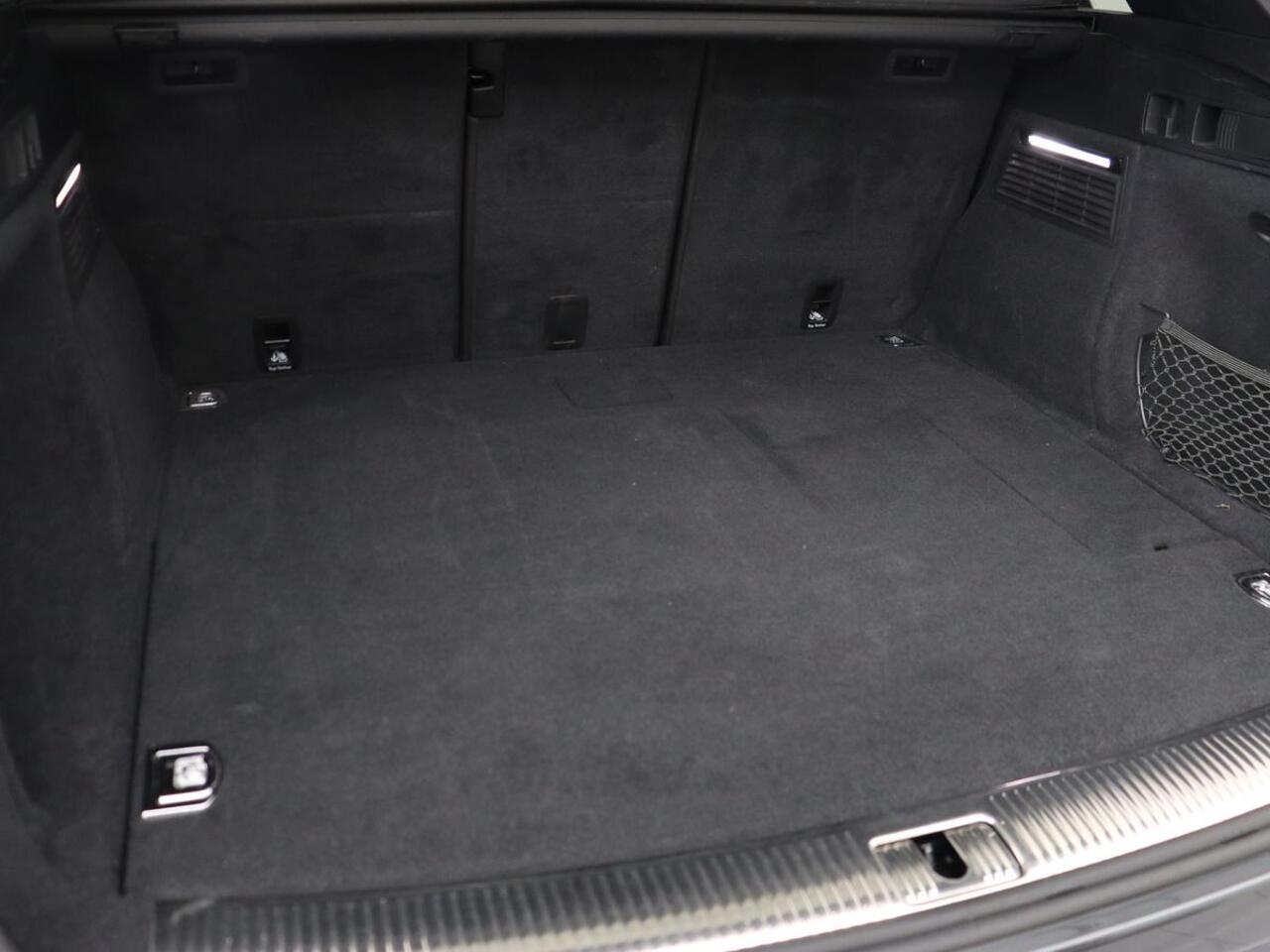 Audi Q5 55 TFSIe quattro S edition | Panoramadak | Carplay | Stoelverwarming | Trekhaak | Adaptive cruise | 20'' | Leder/Alcantara | Camera | Navigatie | DAB | Virtual Cockpit | Full LED | S Line | PHEV | Plug In