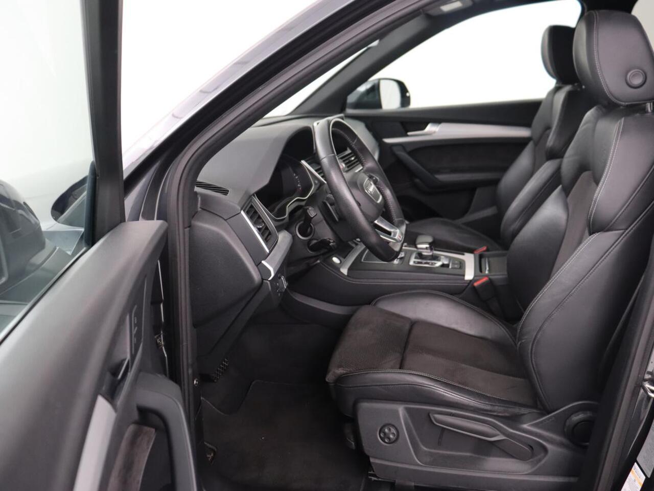 Audi Q5 55 TFSIe quattro S edition | Panoramadak | Carplay | Stoelverwarming | Trekhaak | Adaptive cruise | 20'' | Leder/Alcantara | Camera | Navigatie | DAB | Virtual Cockpit | Full LED | S Line | PHEV | Plug In