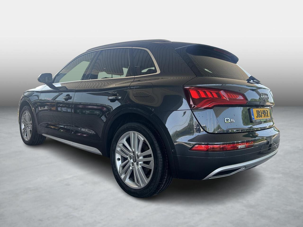 Audi Q5 50 TFSI e Advanced edition PHEV | luchtvering| digitaal dash | trekhaak | verwarmde stoelen |