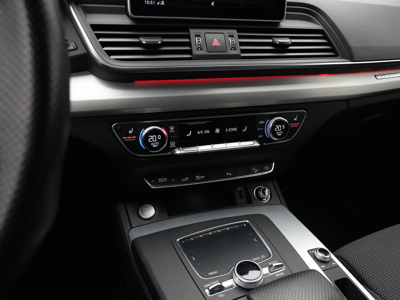 Audi Q5 55 TFSI e 367 pk S-tronic quattro Competition / S-Line | Panoramadak | Trekhaak | Matrix LED | Achteruitrijcamera | Adaptive Cruise