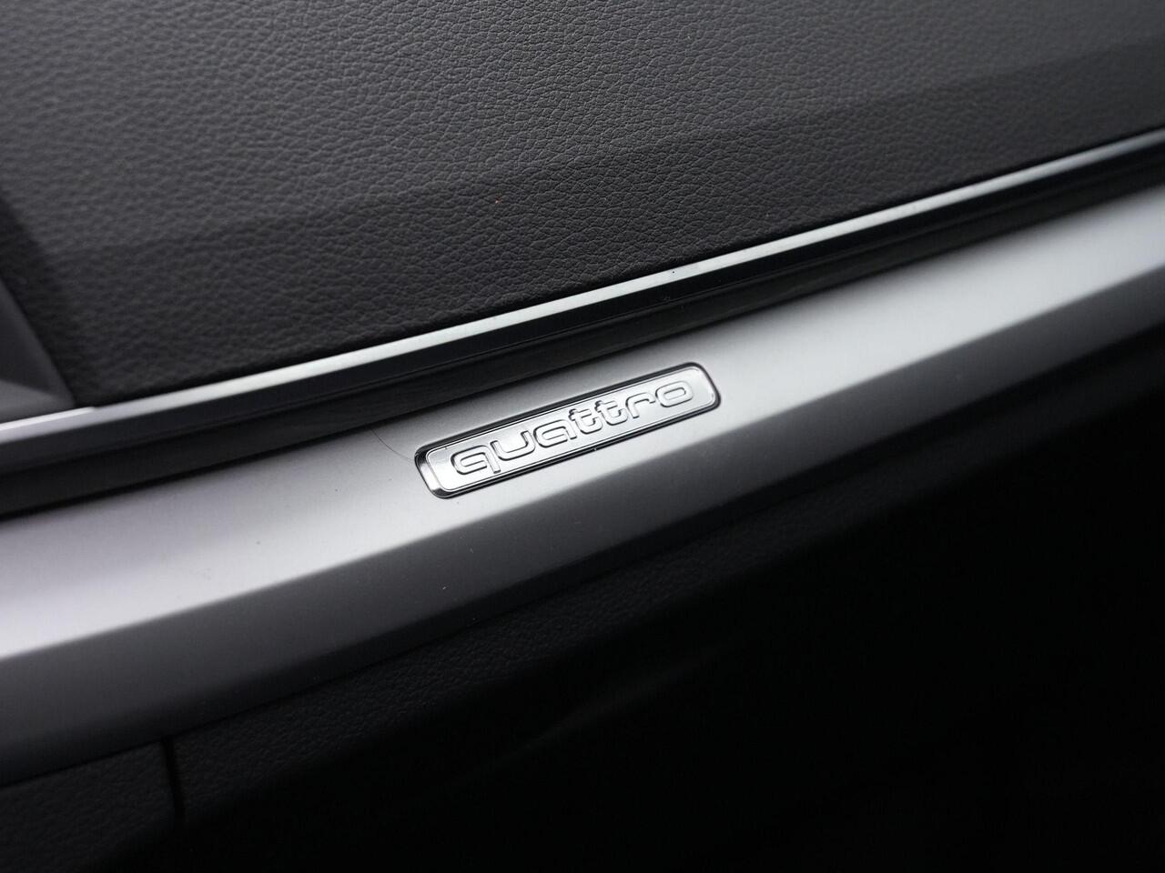 Audi Q5 55 TFSI e Quattro S-Line | Panoramadak | Trekhaak | Luchtvering | Twinleder | Elektr. verstelbare stoelen | Achteruitrijcamera