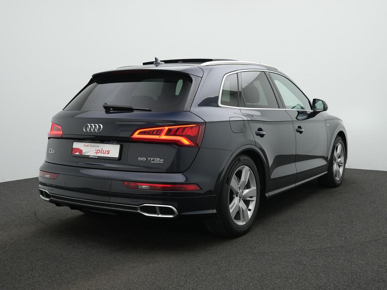 Audi Q5 55 TFSI e Quattro S-Line | Panoramadak | Trekhaak | Luchtvering | Twinleder | Elektr. verstelbare stoelen | Achteruitrijcamera