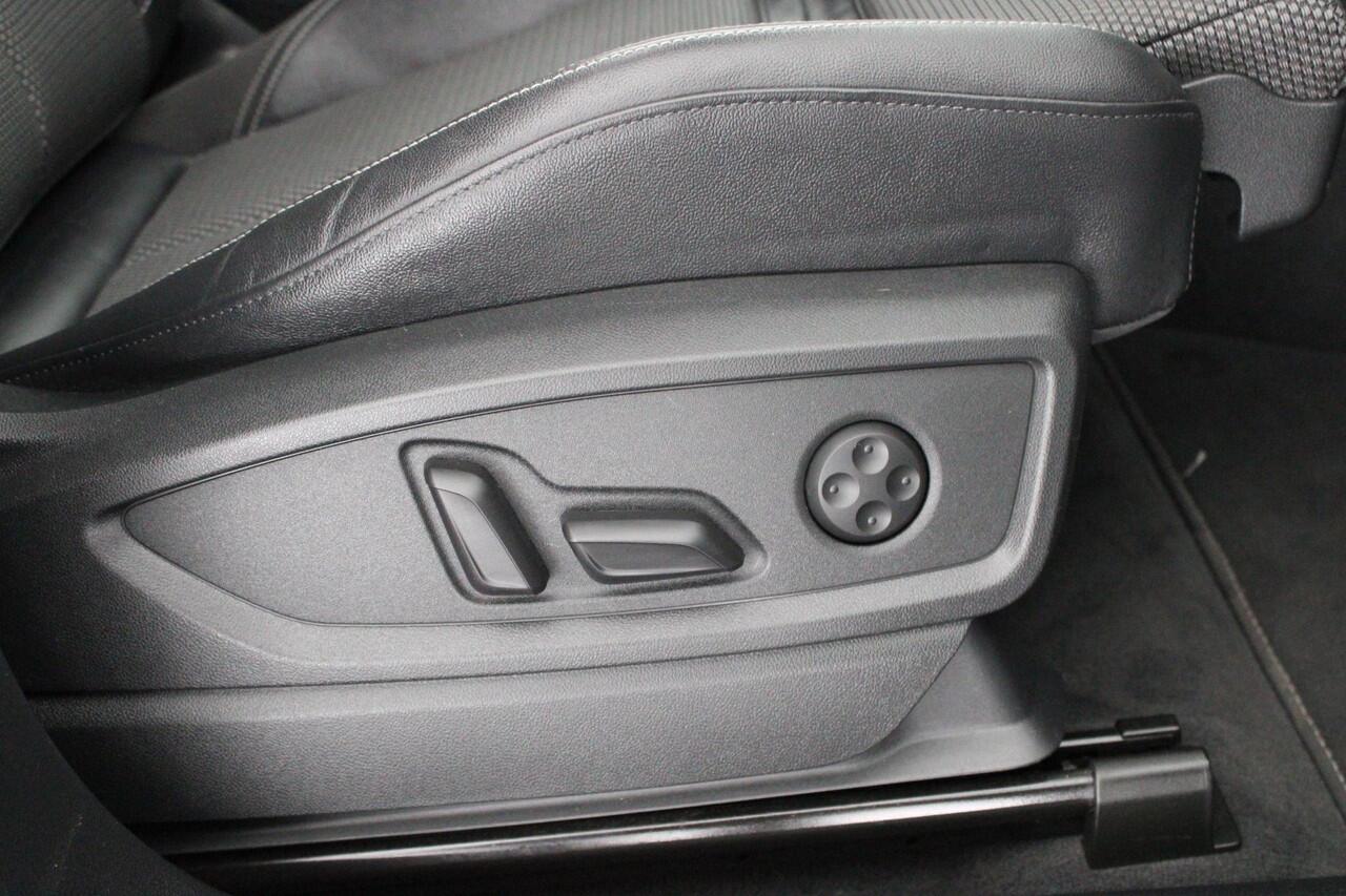 Audi Q5 Sportback 55 TFSIe 367pk 2x S-Line Camera Stoelverwarming Panoramadak Virtual Cockpit