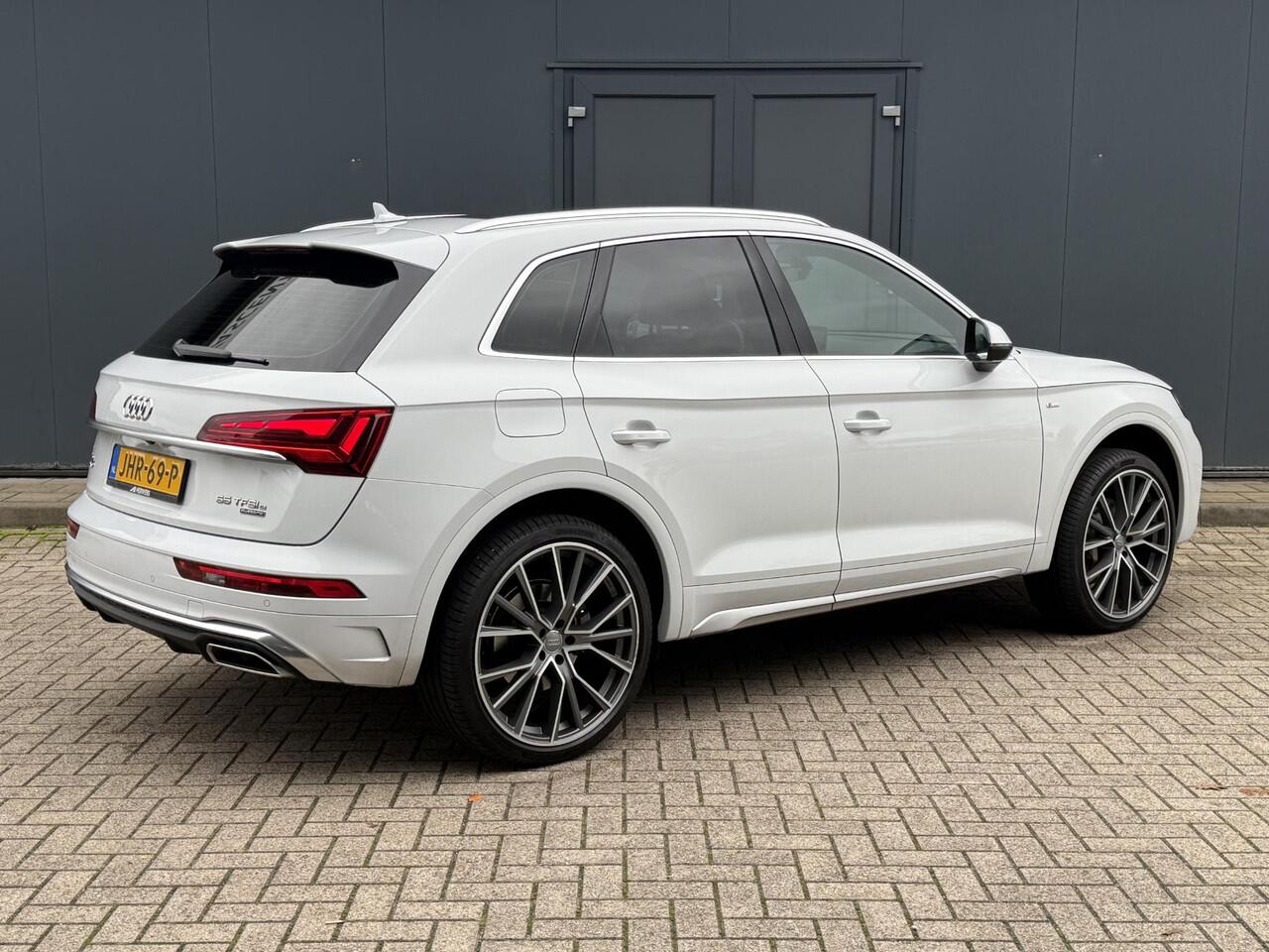 Audi Q5 55 TFSI e Quattro S line 367pk / S-Line / 22" velgen / Panoramadak / Wegklapbare Trekhaak (2.000 trekgewicht) / Android Auto / Apple Carplay