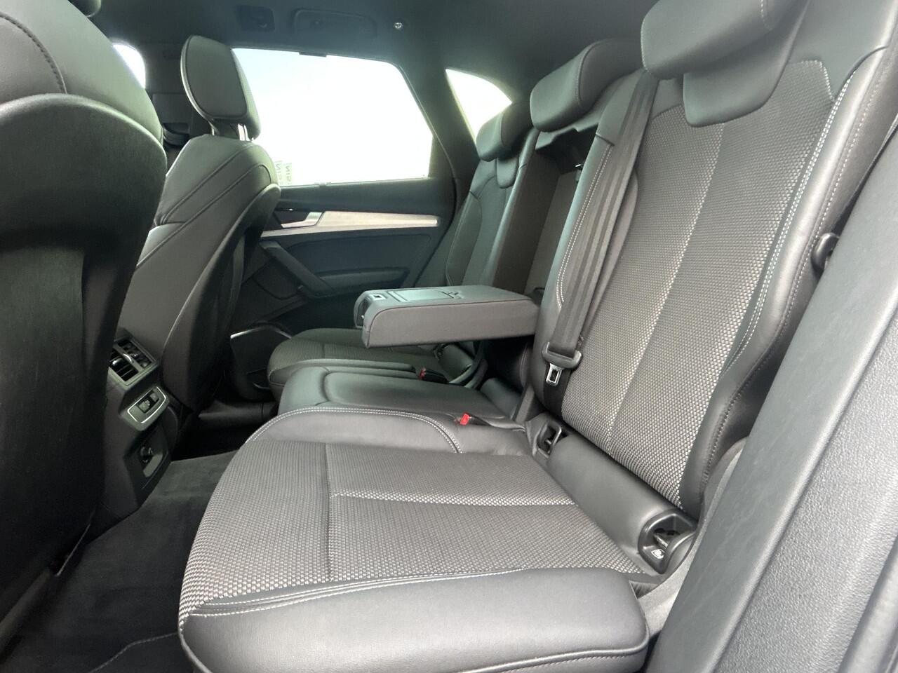 Audi Q5 55 TFSI e Quattro S line 367pk / S-Line / 22" velgen / Panoramadak / Wegklapbare Trekhaak (2.000 trekgewicht) / Android Auto / Apple Carplay