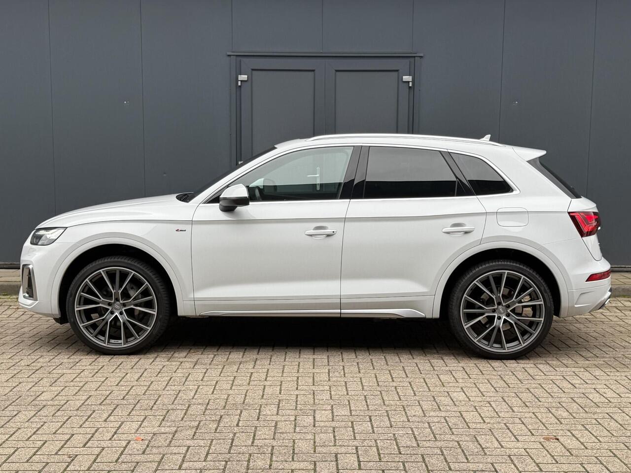 Audi Q5 55 TFSI e Quattro S line 367pk / S-Line / 22" velgen / Panoramadak / Wegklapbare Trekhaak (2.000 trekgewicht) / Android Auto / Apple Carplay