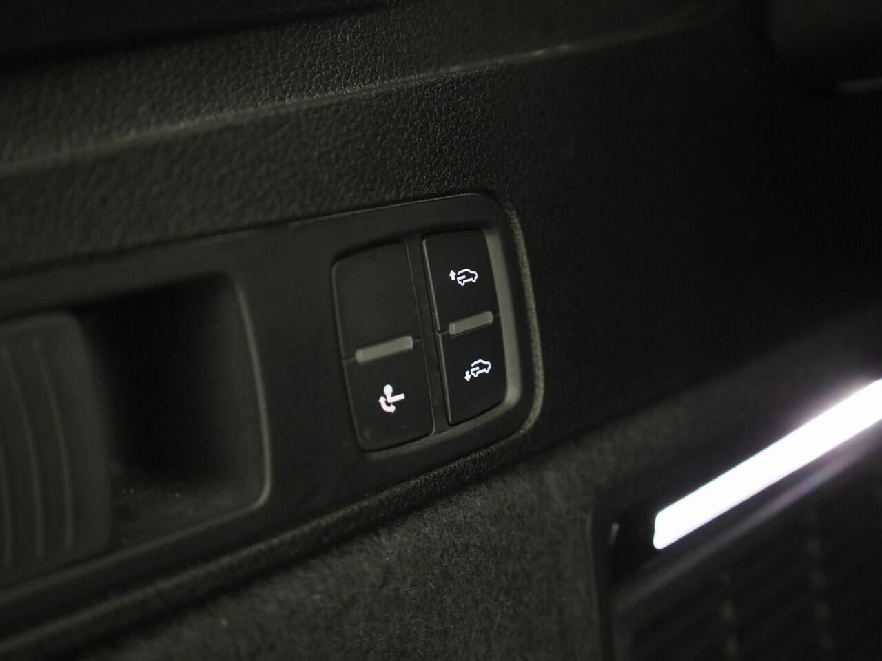 Audi Q5 Sportback 50 TFSIe 220kW/299PK S Line · Panoramadak · Camera · Head-UP Display · Luchtvering · Trekhaak ·