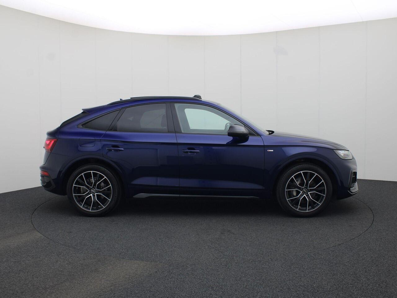 Audi Q5 Sportback 50 TFSIe 220kW/299PK S Line · Panoramadak · Camera · Head-UP Display · Luchtvering · Trekhaak ·